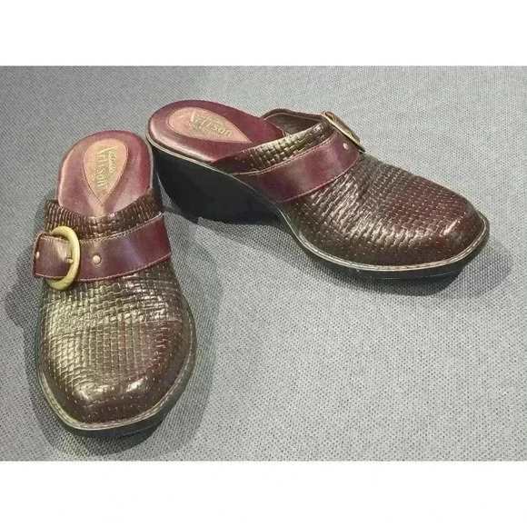 Women's Clarks Artisan‎ Clogs Size 7 Burgundy - Picture 5 of 11
